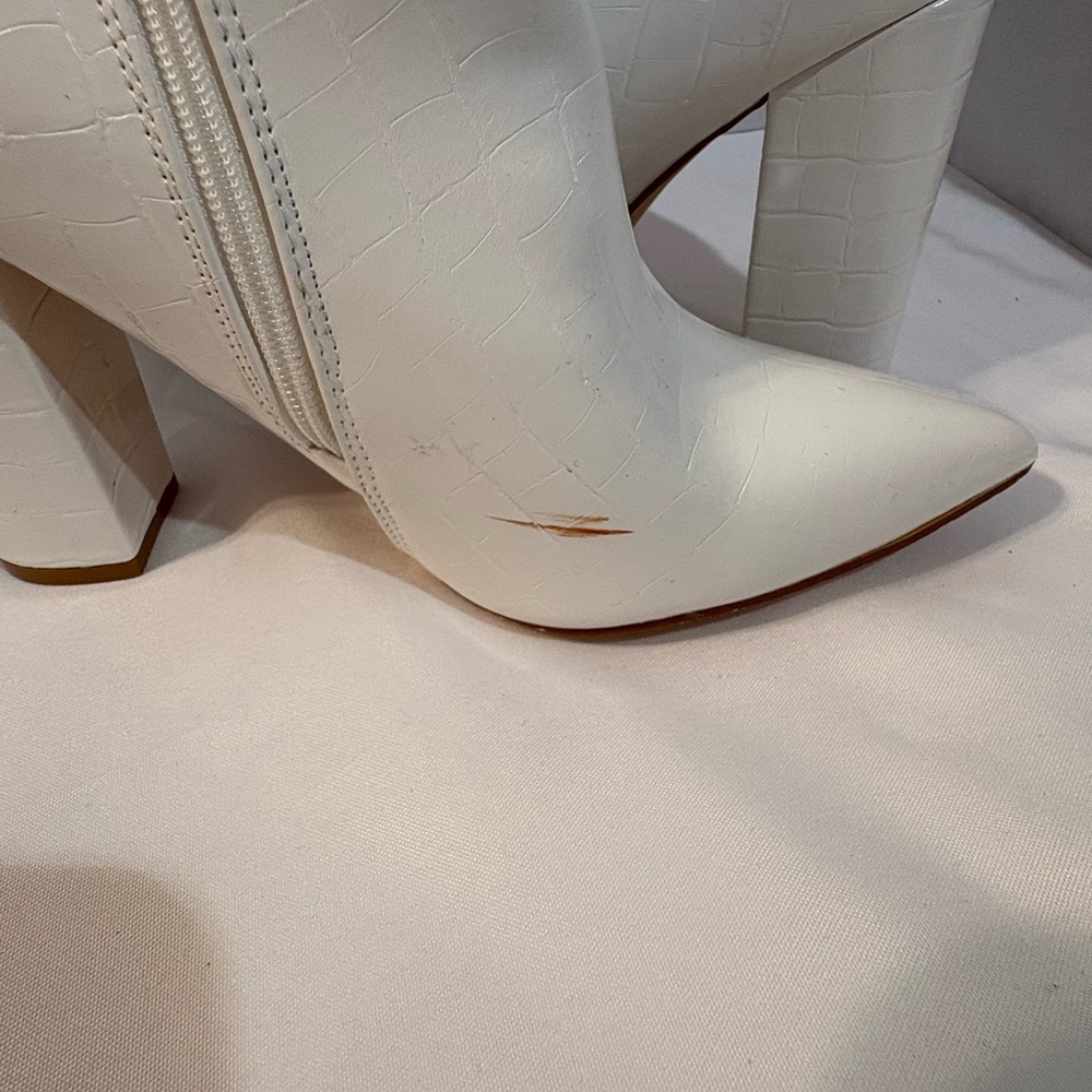 White Croc-Embossed Pointed Toe Block Heel Boots Women size 10 block heel - Picture 5 of 9